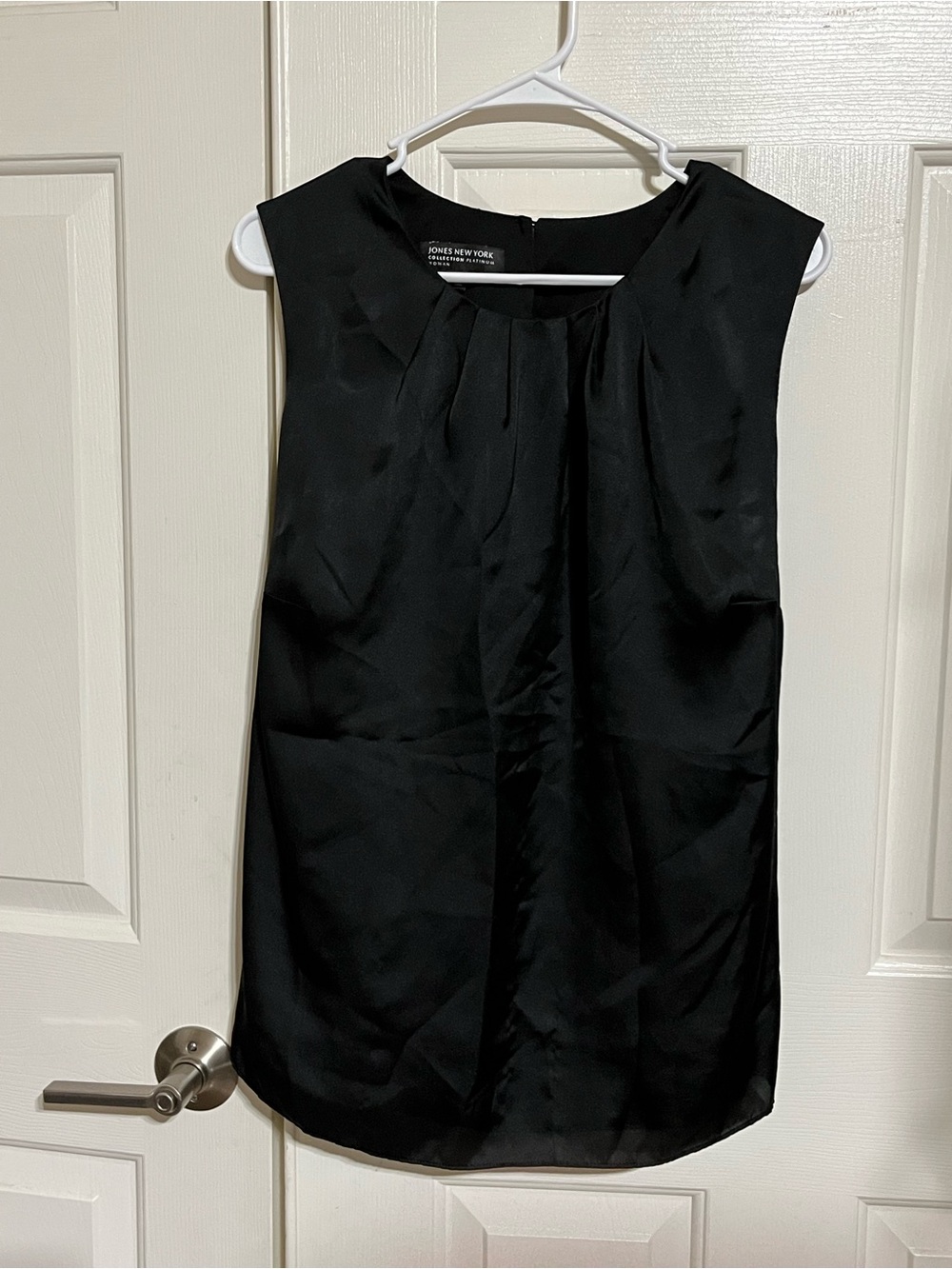 Jones New York Black Pleated Sleeveless Top
18-12 ABCD
